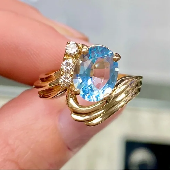14k Yellow Gold Blue Topaz & Diamond Curved Cocktail Ring